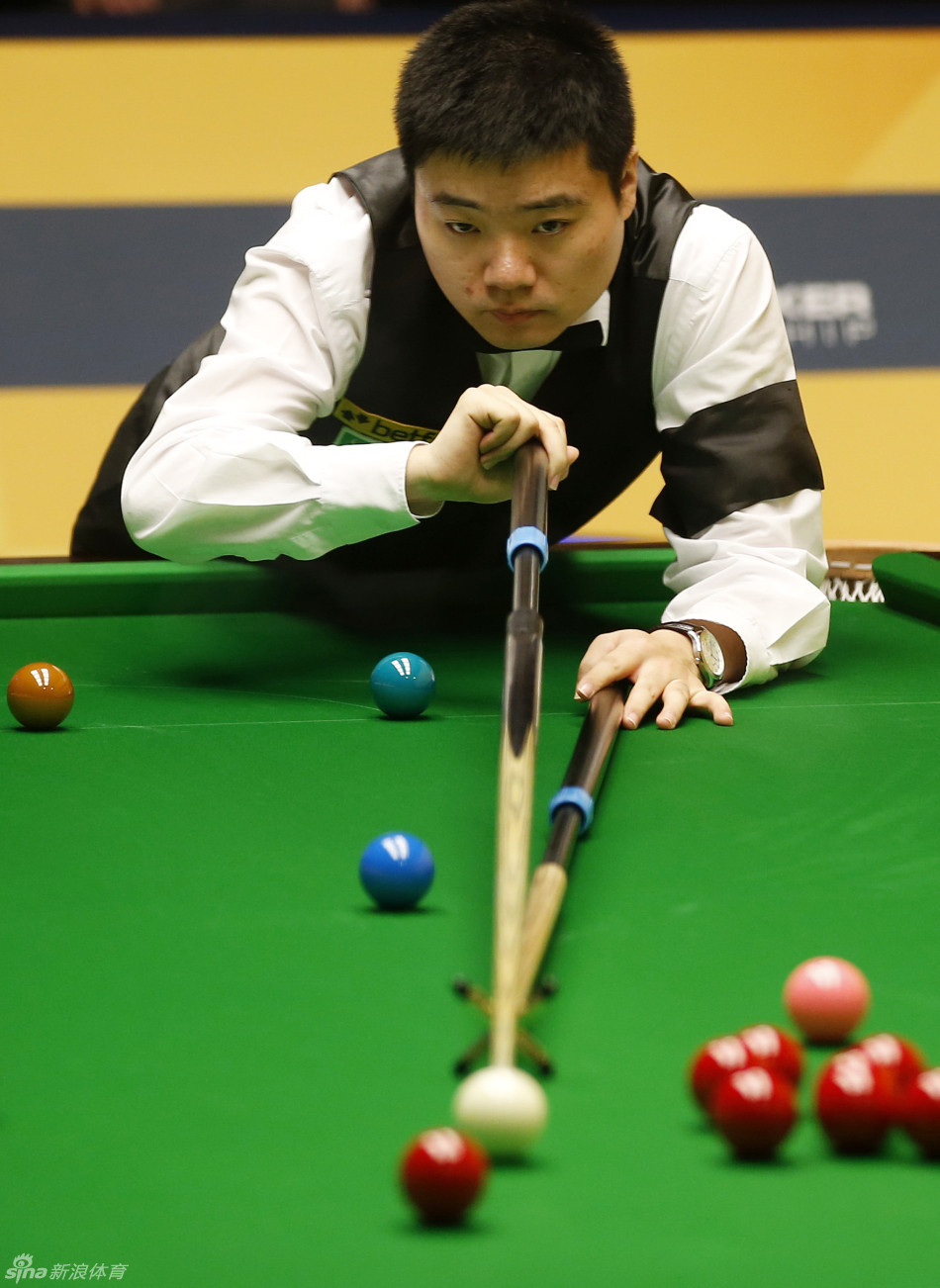 通过他的表 通过他的表